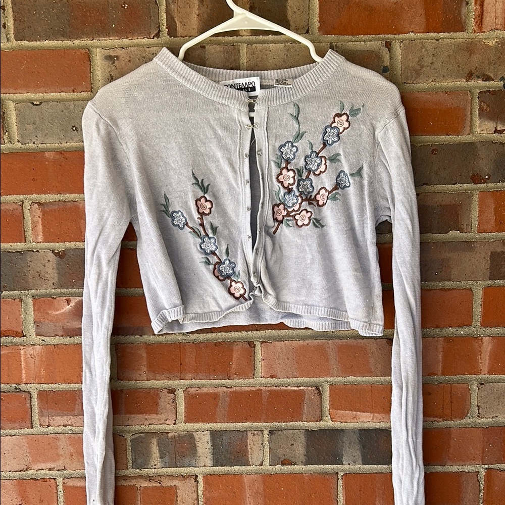 Vintage 90s Contempo Casuals cropped cardigan w embroidered floral detail.